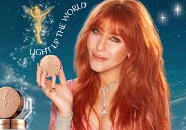 Retrato de Charlotte Tilbury, maquilladora británica
